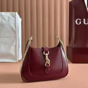 حقائب يد نسائية عالية الجودة   handbags from top designers
